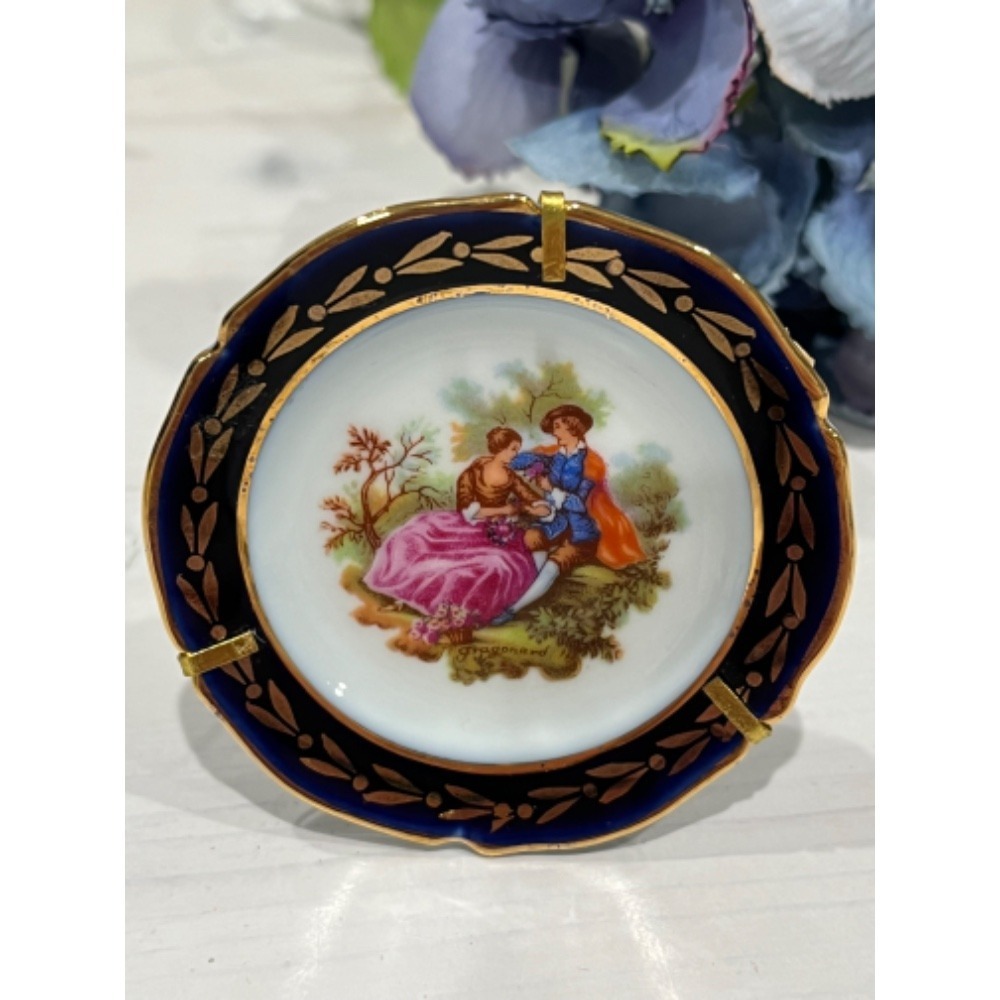 F.M. Limoges‎ Porcelain Fragonard Couple Plate Display Gold Accent 4.5"